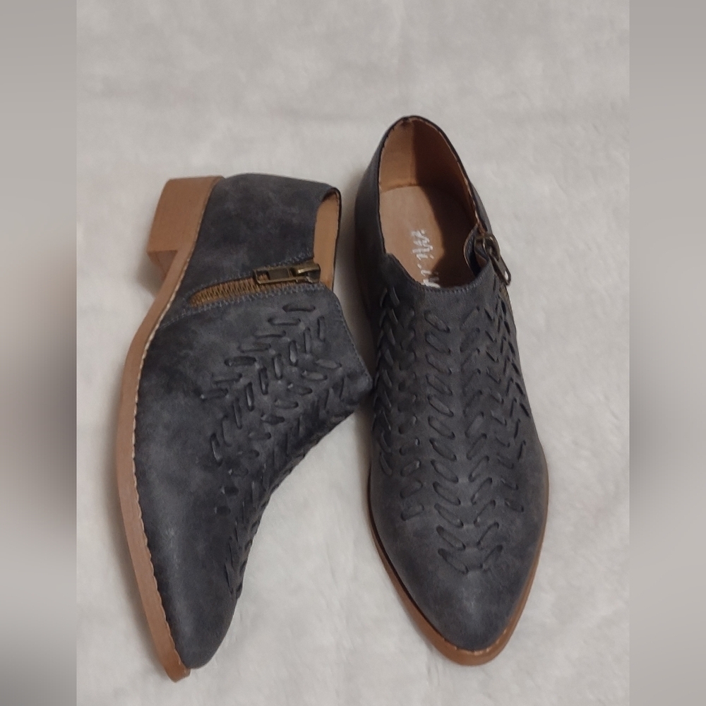 Stylish Gray Women's Shoes